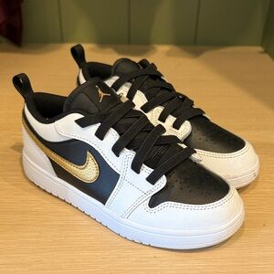 Nike Kids Black and White Sneakers with Gold Swoosh